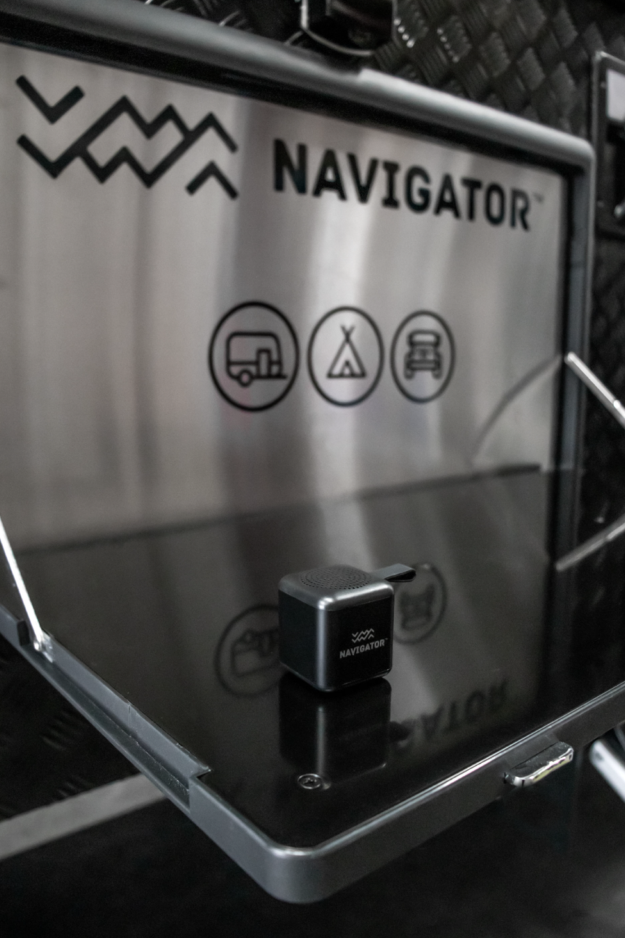 NAVIGATOR BEATS BUDDY